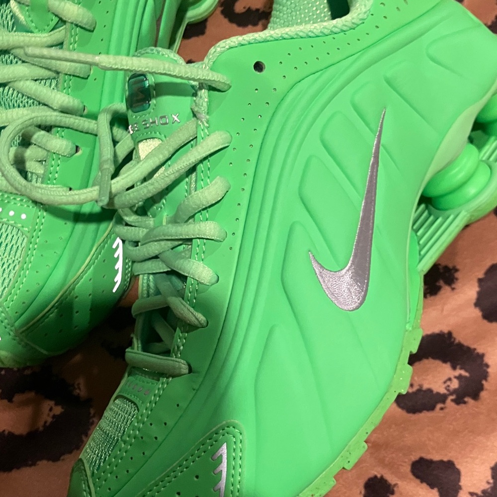 *BRAND NEW* Nike Vibrant Green Shox Sneakers